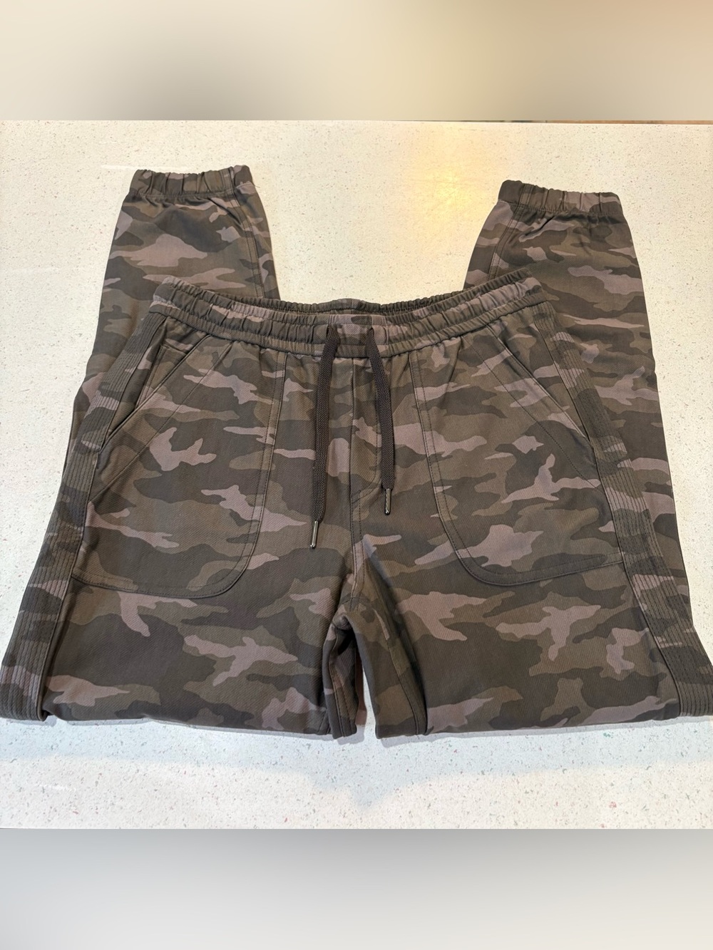 Athleta Women’s Farallon Camo Jogger pants - size 8 - Picture 4 of 5